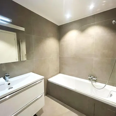 Grand Moderne Centre Apartment *