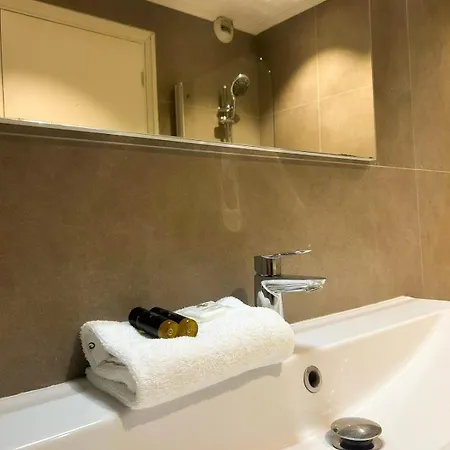 Grand Moderne Centre Apartment *